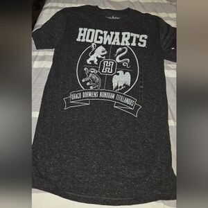 Hogwarts Short Sleeve Tee Womens Medium $20.00 NWOT Never Worn